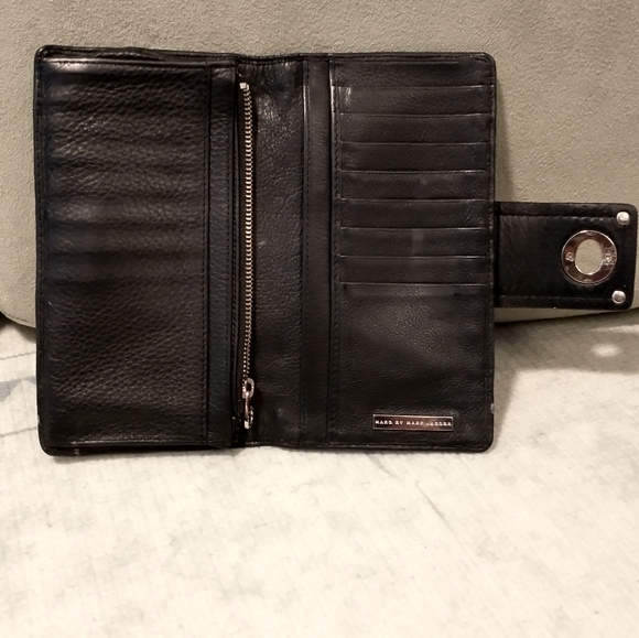 Marc Jacobs Leather Wallet - Picture 2 of 5